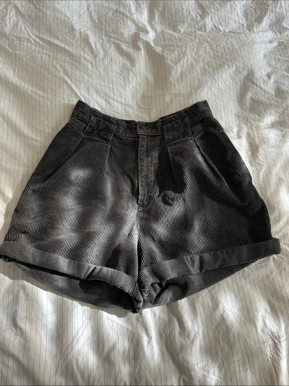 Vintage High-Rise Corduroy Women’s Shorts in Black